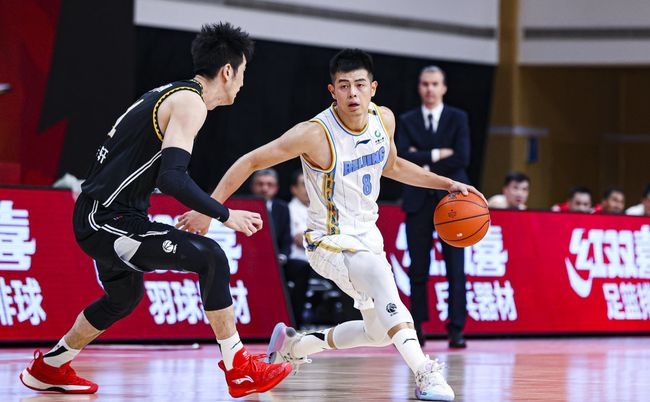 包含冲刺阶段北京首钢调整名单以备NBA常规赛尼斯围绕NBA总决赛更衣室发声，赛地聚焦——欧冠今夜热度飙升看傻球迷的词条