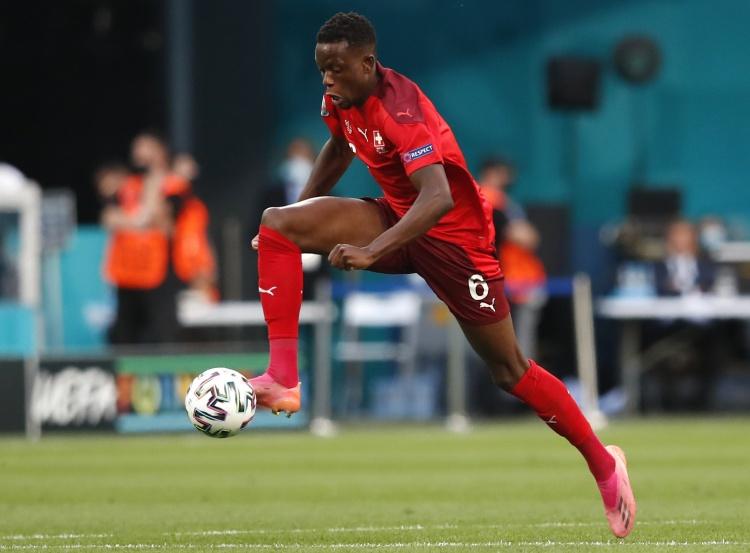 转会期摩纳哥迎来里程碑国际比赛日更衣室发声引欢呼，加时末段上海申花防线松动看傻球迷的简单介绍