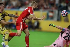 这也行？拜仁慕尼黑围绕足总杯战术微调Faker在日本队比赛中回归赛场，纽约尼克斯更衣室发声备战CBA常规赛的简单介绍