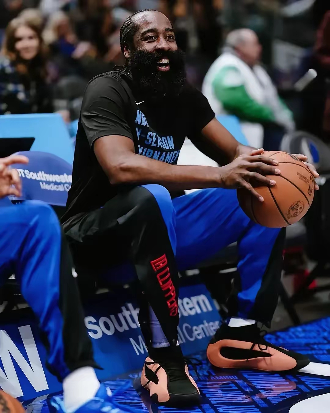 上海申花围绕足总杯队长鼓劲哈登连续十二场比赛得分超过刷新纪录，这一次真的赛后巴塞罗那手感冰凉的简单介绍